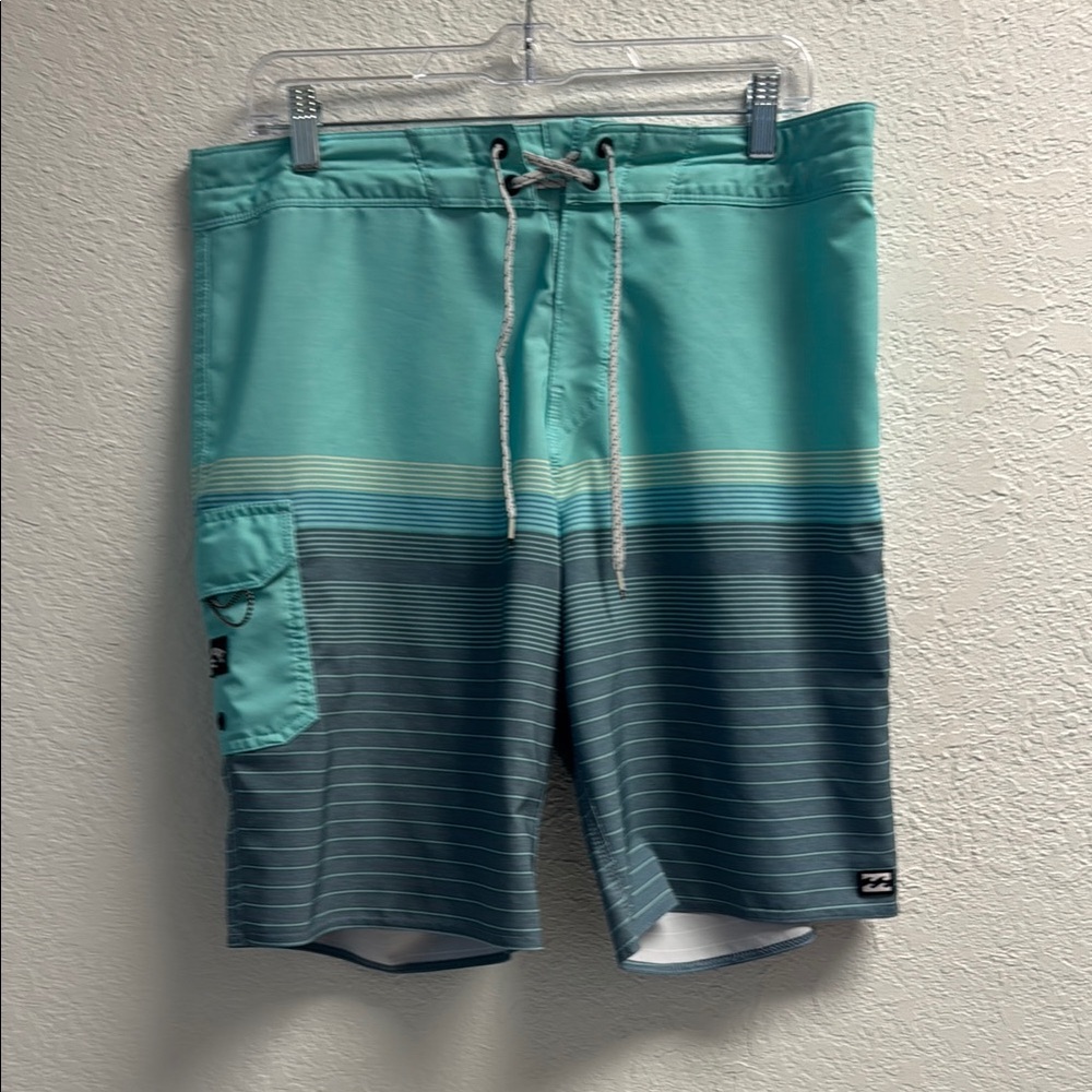 Billabong Swim Trunks Mens Sz 33 Teal and Gray Striped Board Shorts